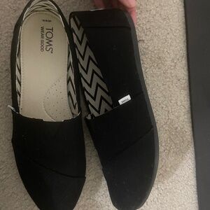 Black Tom’s shoes